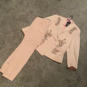 Boohoo man jacket and trouser set. Jacket 42slim and pant size 34